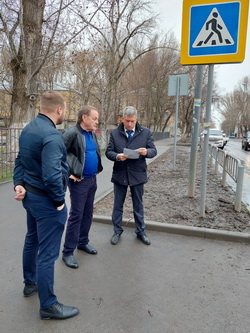 Андрей Аксенов принял участие в мониторинге технического состояния дорог Заводского района 